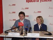 44.Лена и Антон на пресс-конференции после получения олимпийской формы, 18 января 2002г.